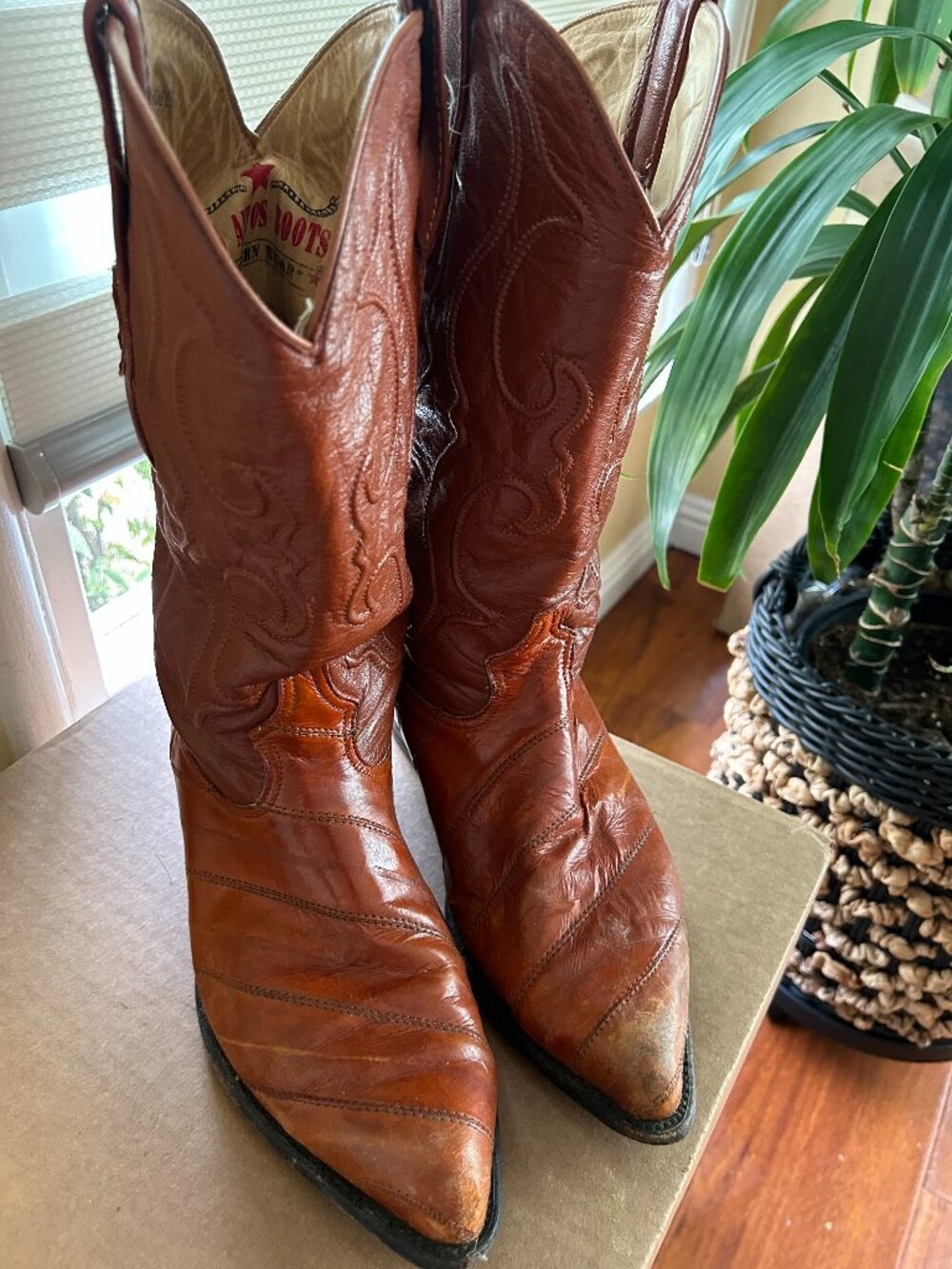 🔥 VINTAGE CLOUDS: Los Altos Cognac Eel Skin Boots 🐍 11.5 EE (WIDE)